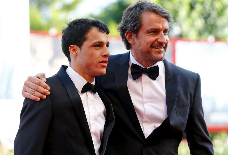 Director Lorenzo Vigas (R) and actor Luis Silva attend the red carpet event for the movie &quot;Desde Alla&quot; (From Afar) at the 72nd Venice Film Festival, northern Italy September 10, 2015. REUTERS/Stefano Rellandini