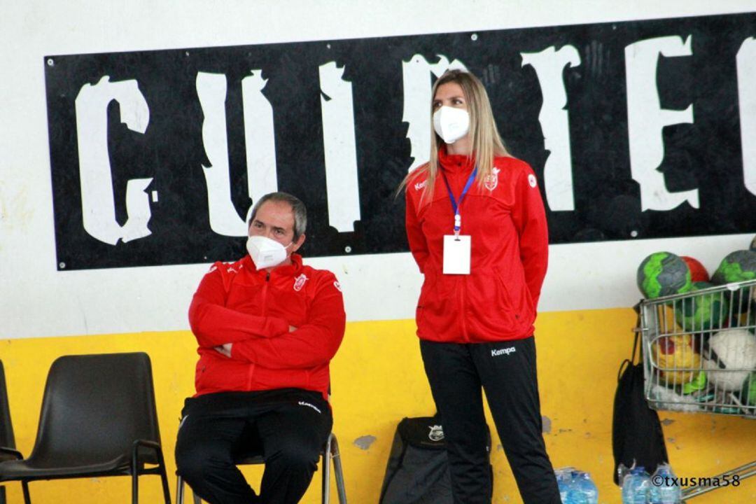 Andrea Aldeguer coge tablas junto a su padre, José Fco. Aldeguer