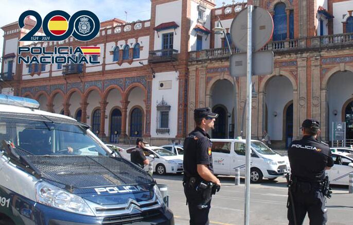 Agentes de la Policía Nacional en la estación de tren de Jerez