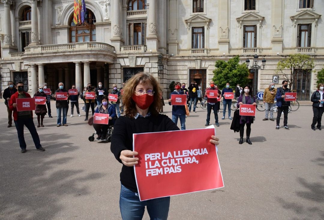 Concentración por el 25 de Abril en València