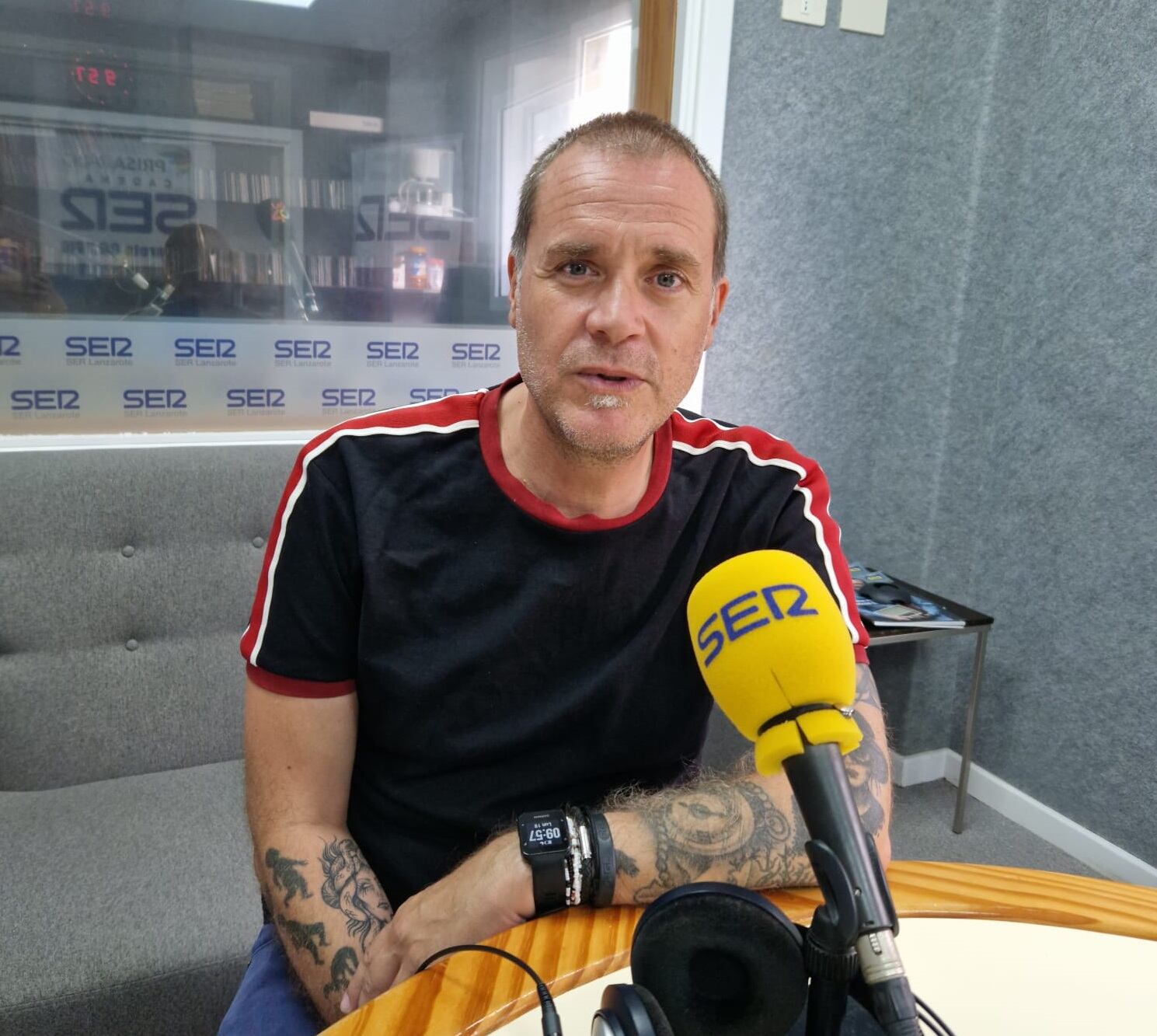 José María de Páiz en los estudios de SER Lanzarote.