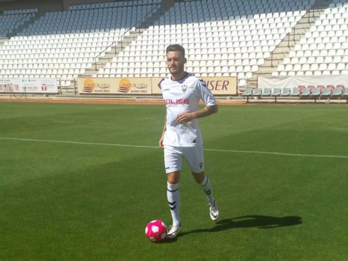 El Albacete presenta a Josan, su último refuerzo