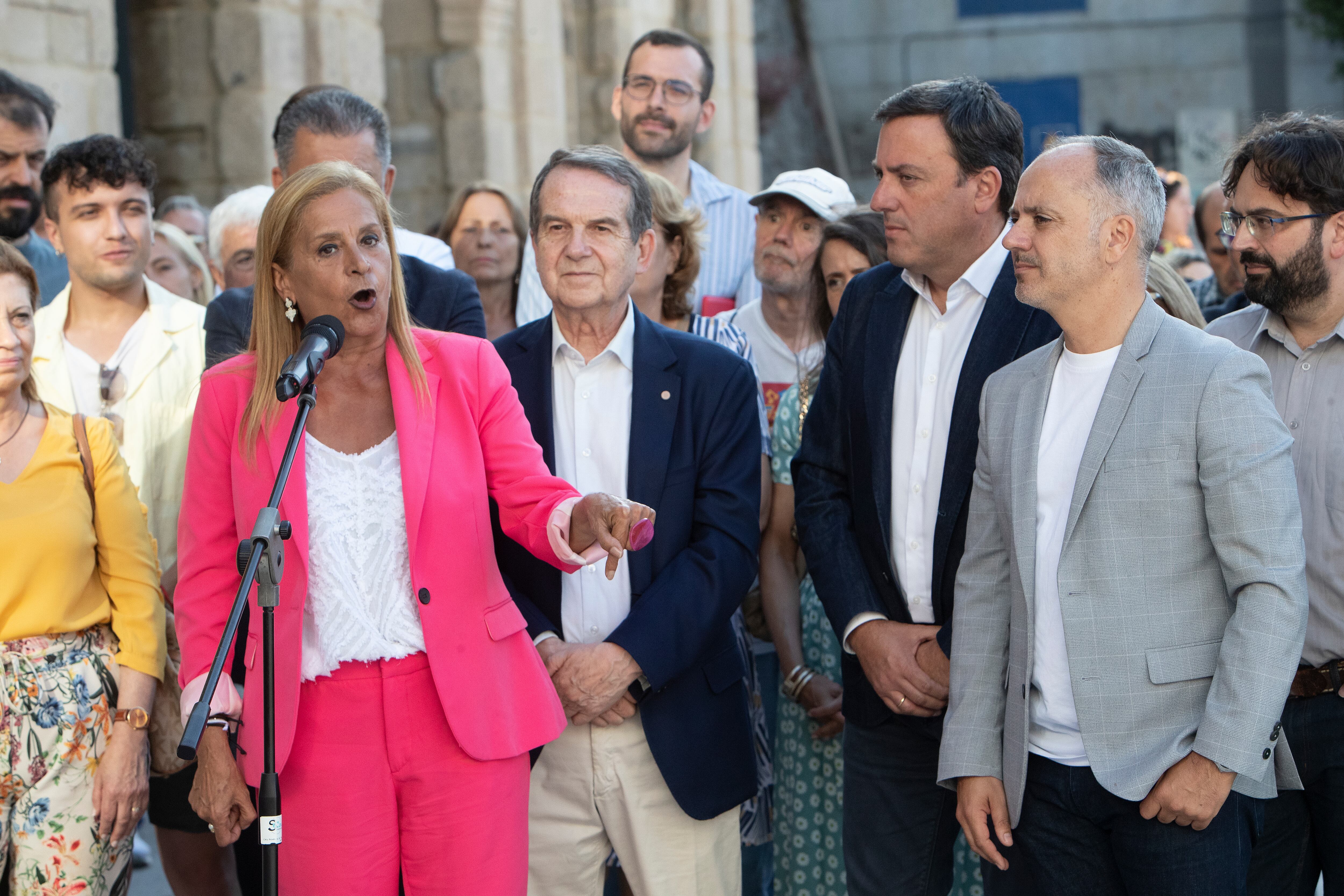 Carmela Silva y David Regades en una imagen de archivo durante un acto de campaña del PSdeG este verano, con Abel Caballero y Valentín González FormosoEFE/ Salvador Sas