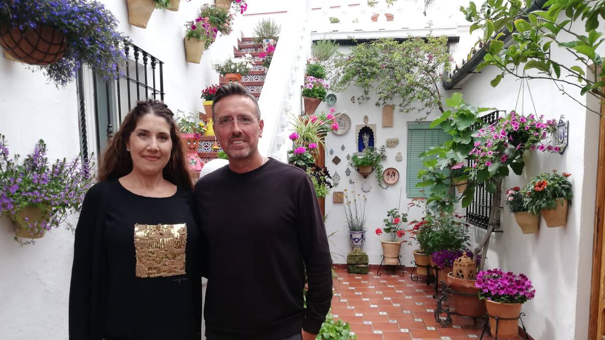 Patio de la casa número 16 de la calle Jesús del Calvario. Entrevista a sus propietarios Rafael Guerrero y Paqui Pérez. 1ª vez en concurso