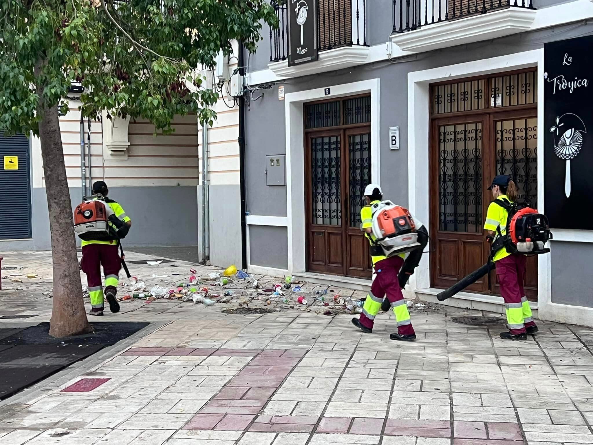 Limpieza en la Plaza de Las Malvas