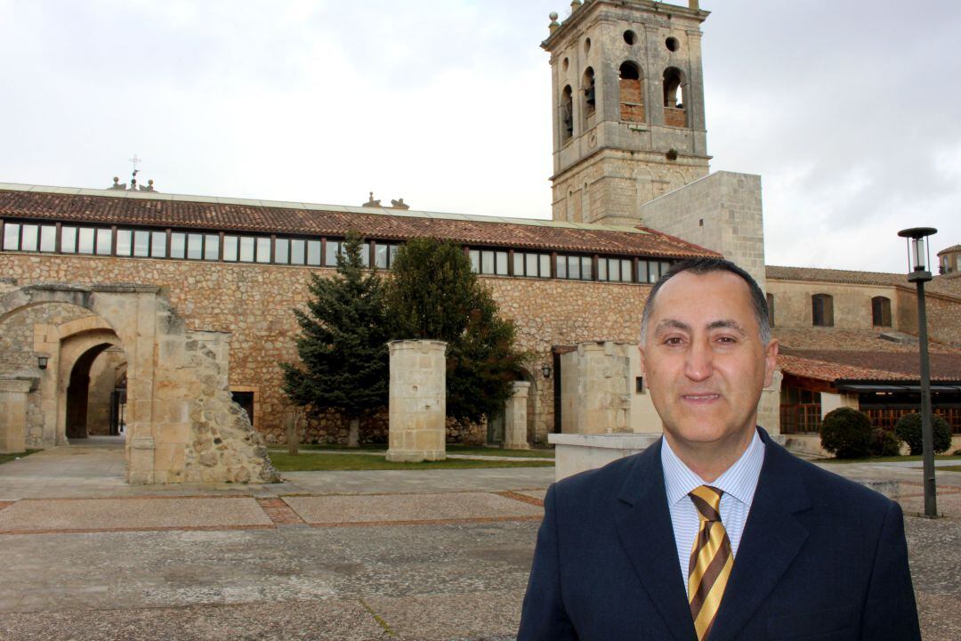 Santiago Bello, decano de la Facultad de Derecho de la UBU y catedrático de Derecho Administrativo