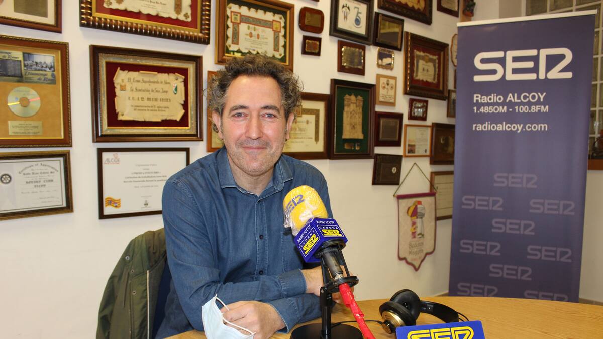 El pintor alcoià Jordi Vila inaugura un nou cicle d'exposicions de la Càtedra Antoni Miró