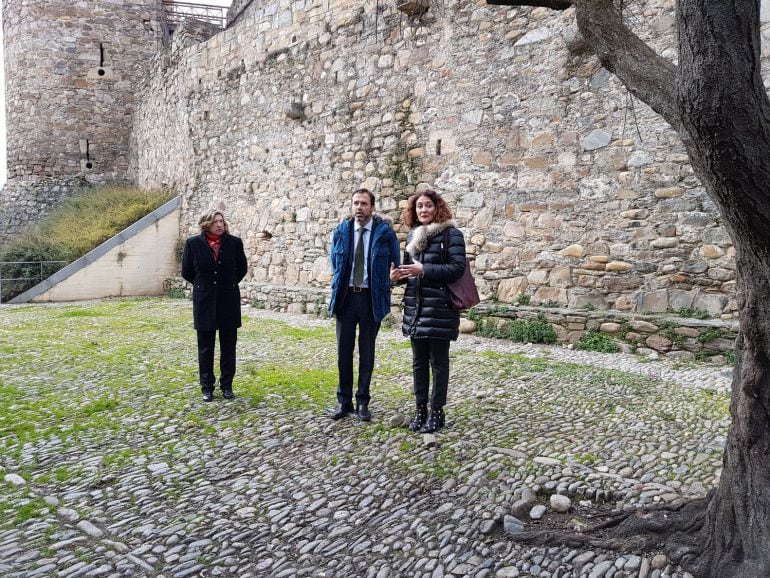 el director general de Turismo, la alcaldesa y la concejala de Turismo