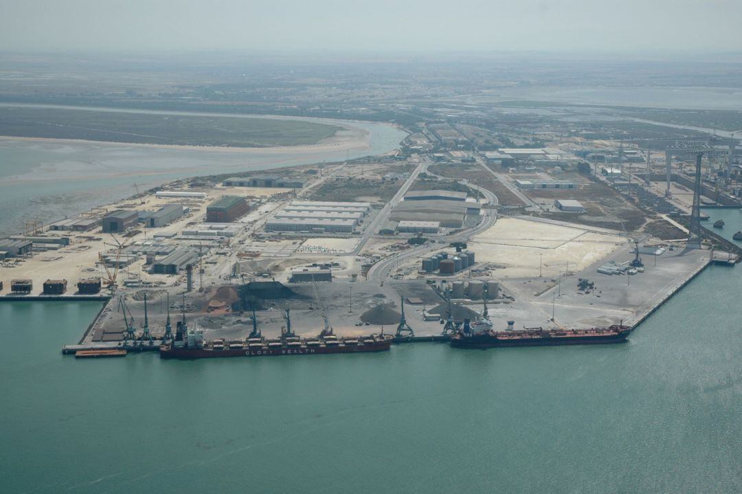 Imagen aérea de la Bahía de Cádiz desde el muelle de La Cabezuela