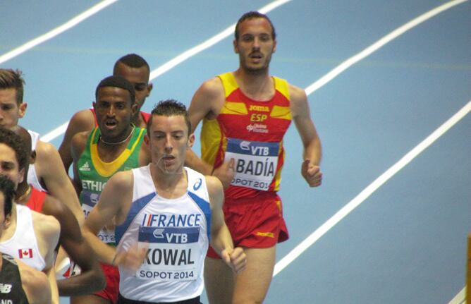 Abadía pelea por colocarse en la cabeza