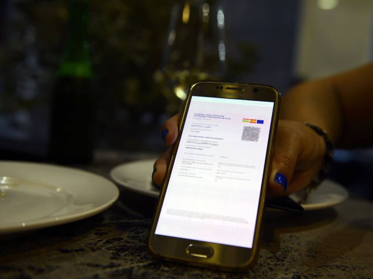 El Govern descarta pedir el pasaporte COVID para entrar a bares o tiendas