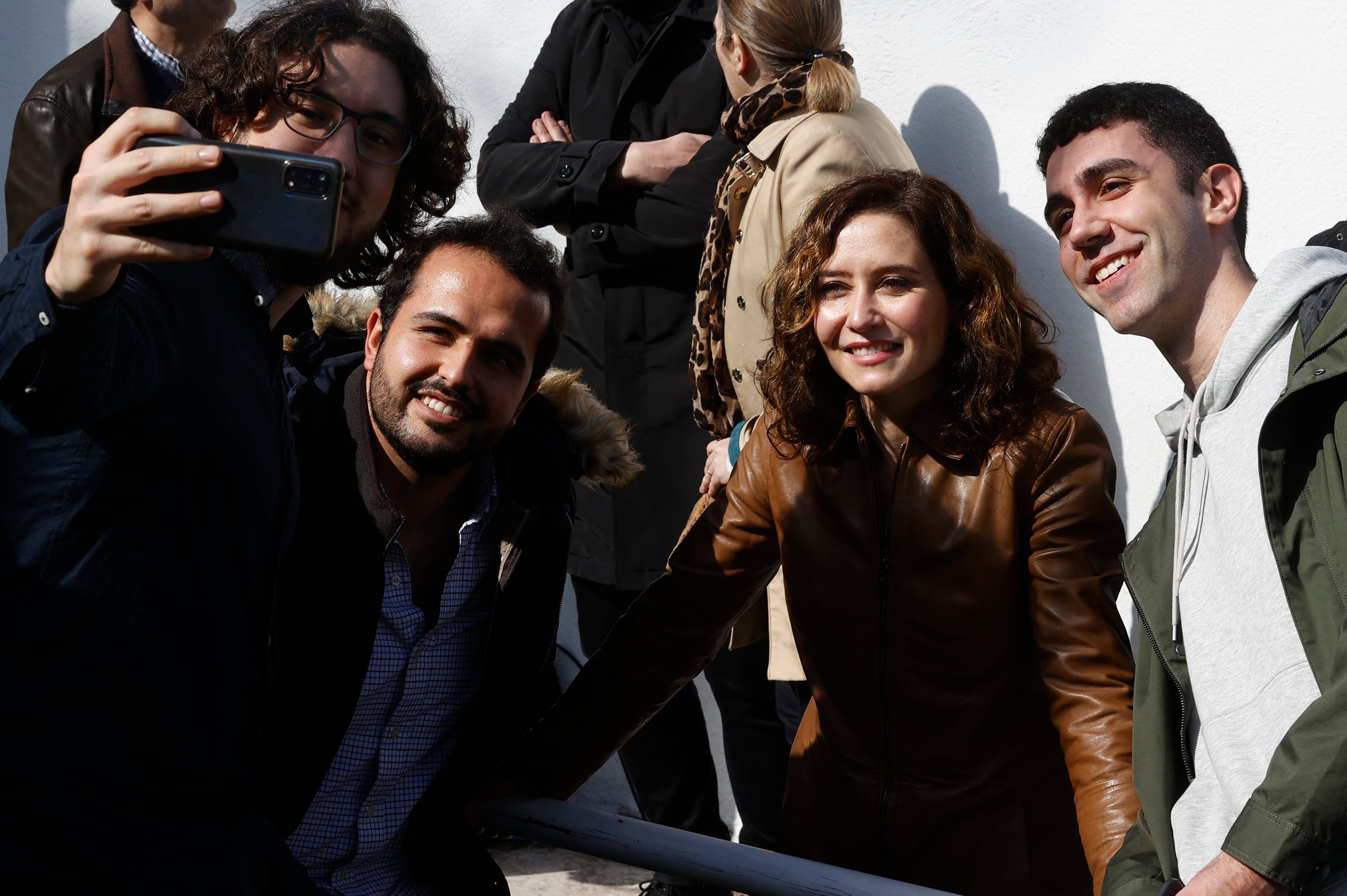 La presidenta de la Comunidad de Madrid, Isabel Diaz Ayuso asiste al partido del Campeonato de Europa XV masculino de rurgby que España y Rumanía disputan en el Estadio Central de la UCM de Madrid . EFE/ Chema Moya