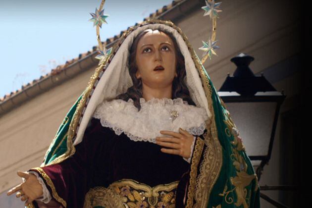 Virgen del Amparo desfilando por las calles de Cuenca.