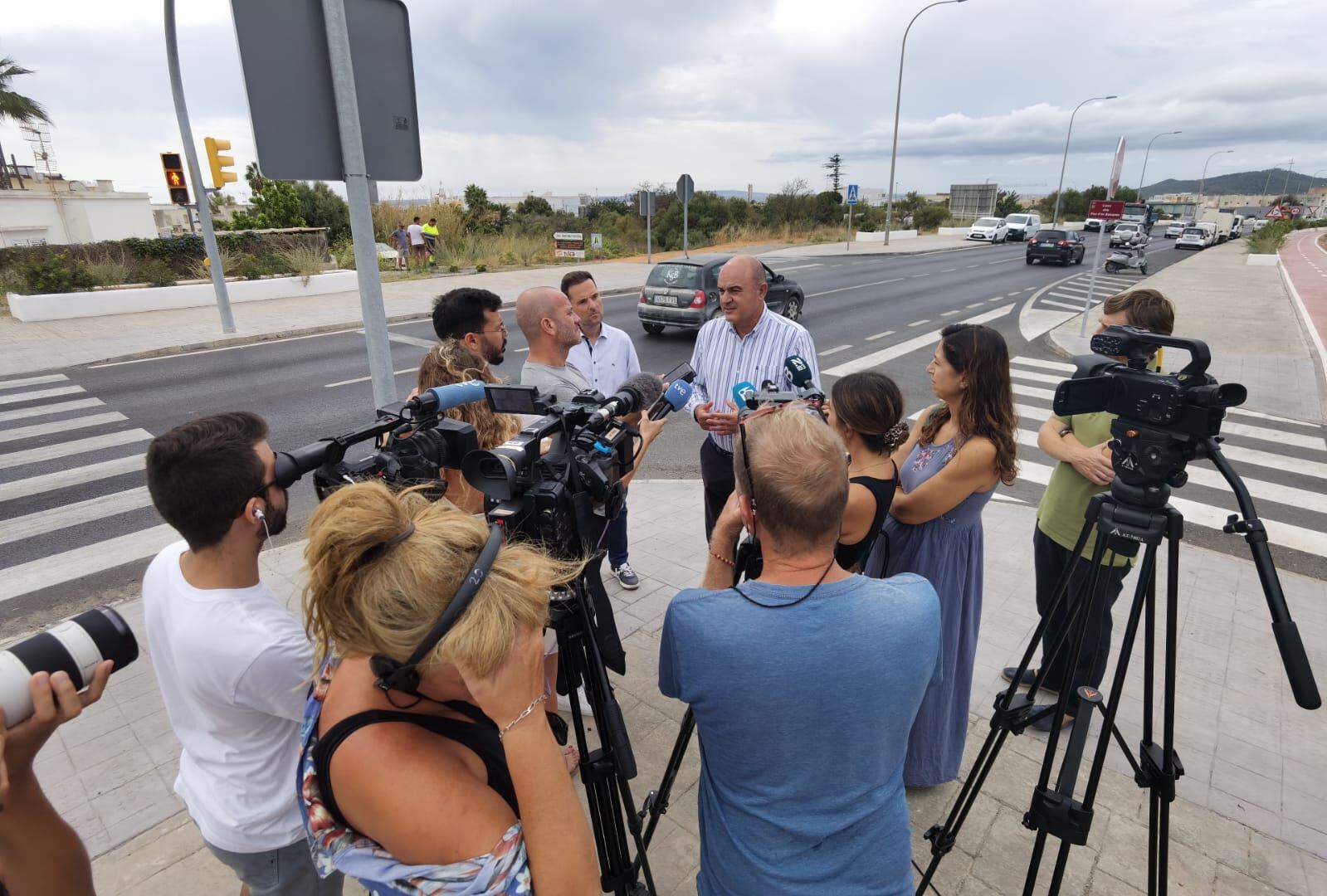 Marí atendiendo a los medios en la E-20