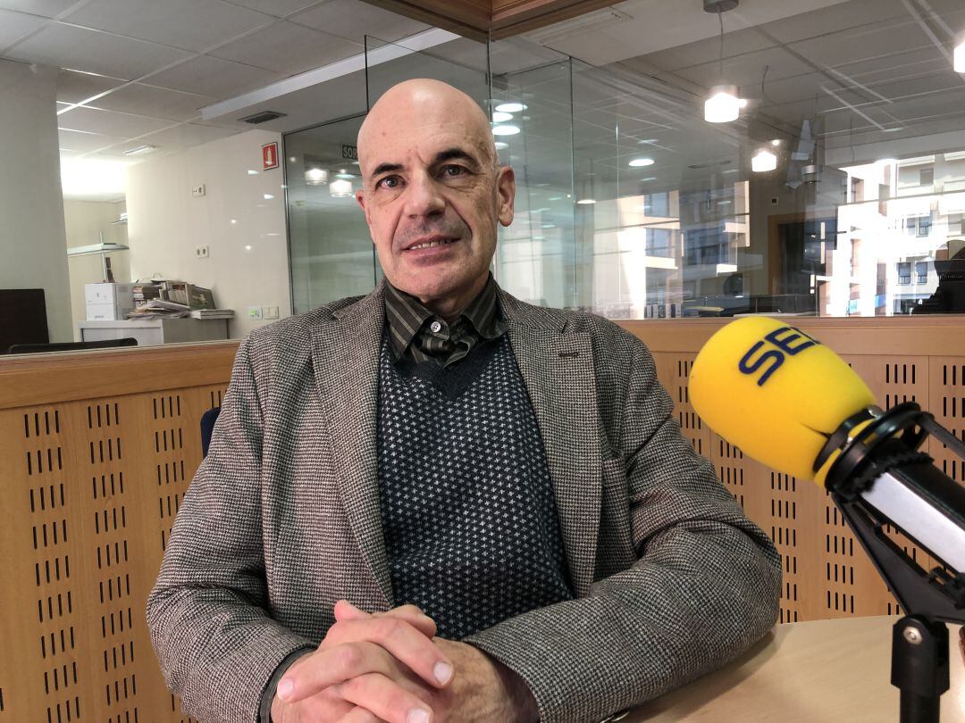 El metge forense Jordi Costa durant l'entrevista a 'Soroll'