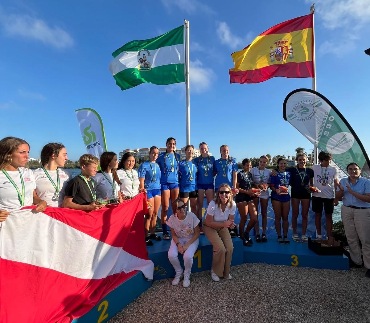 Los participantes al campeonato de Andalucía de la Federación de remo que se celebró en El Ejido.