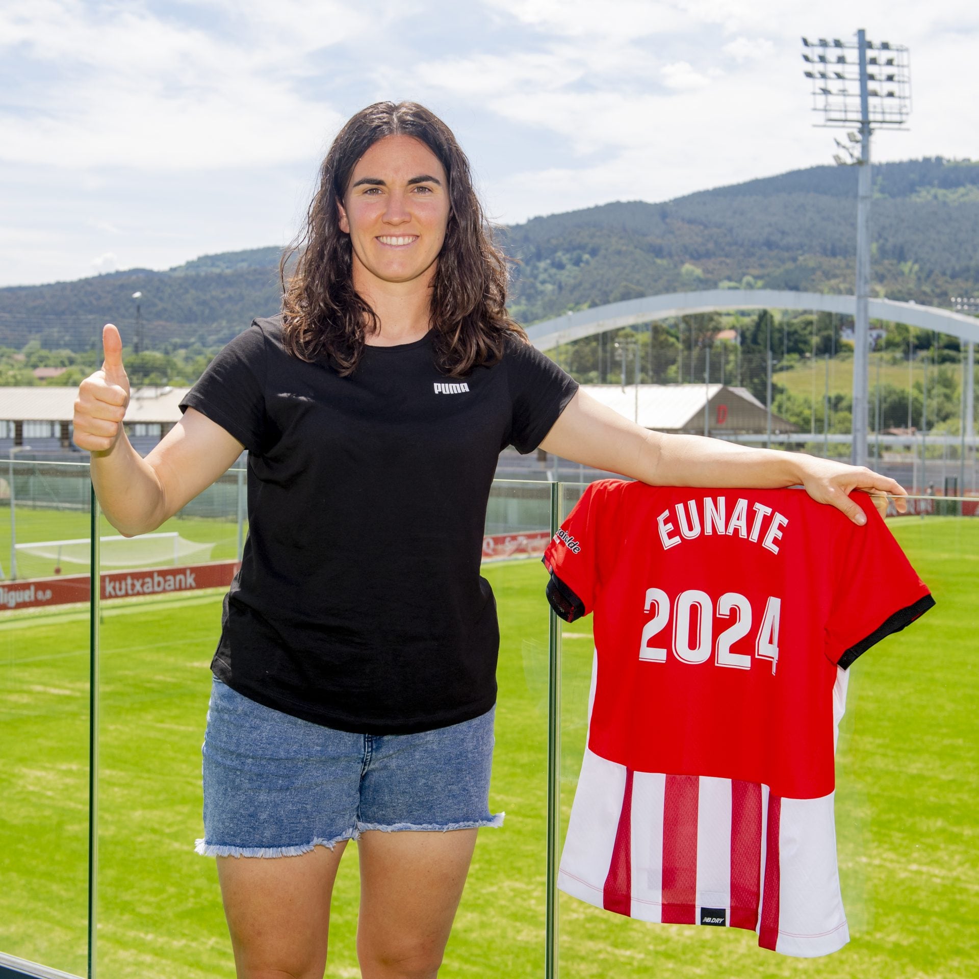 Eunate se queda dos años más en el Athletic