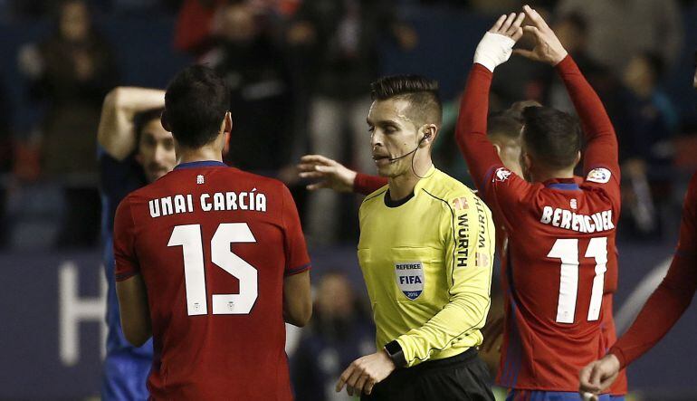 Alex Berenguer, durante un partido de Osasuna