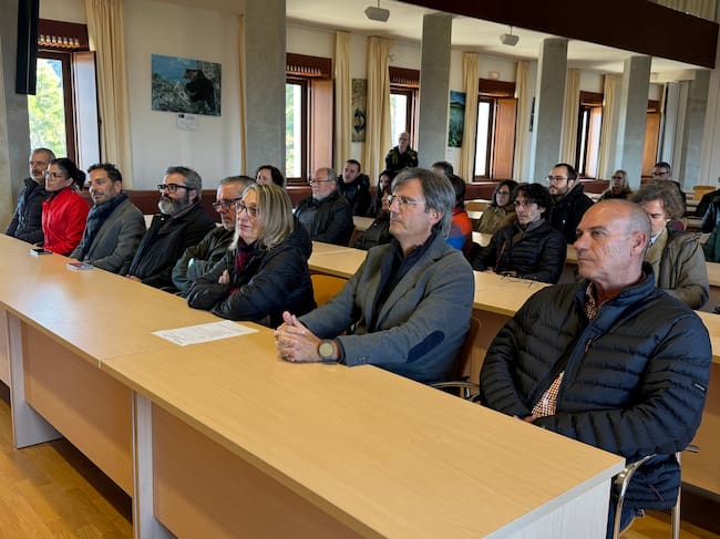 Asistentes al acto de cambio de directores de la Estación Científica Font Roja Natura