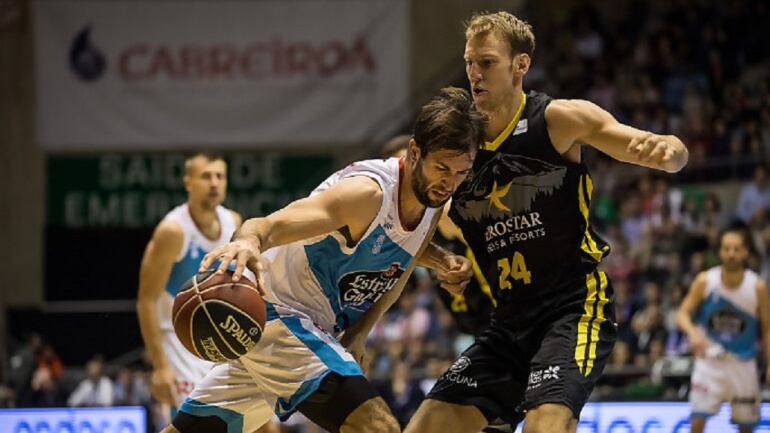 Nacho Llovet, ante Adin Vrabac en el partido de la primera vuelta en Fontes do Sar