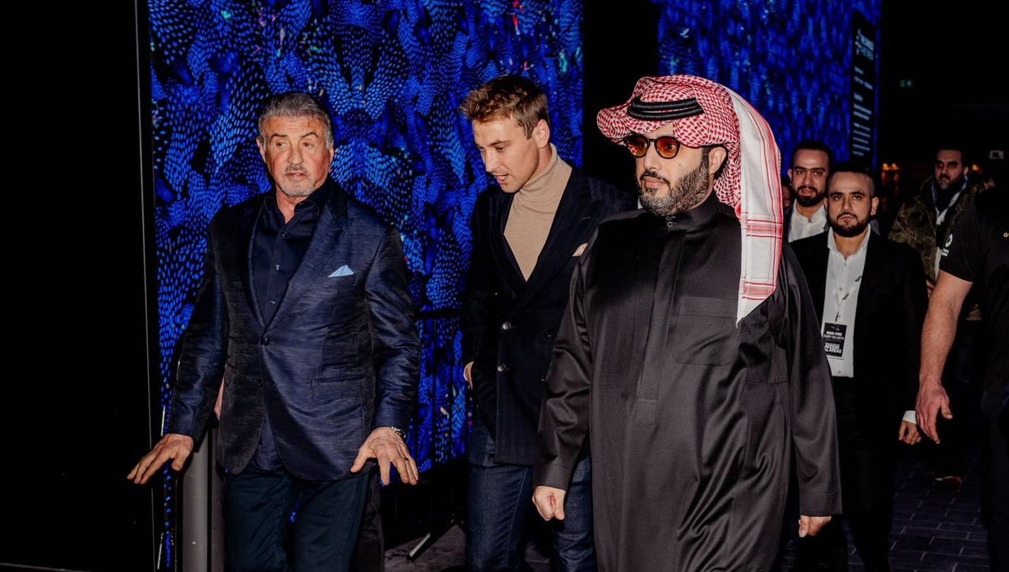 Turki Al-Sheikh en uno de los actos de la Riyadh Season junto a Silvester Stallone.