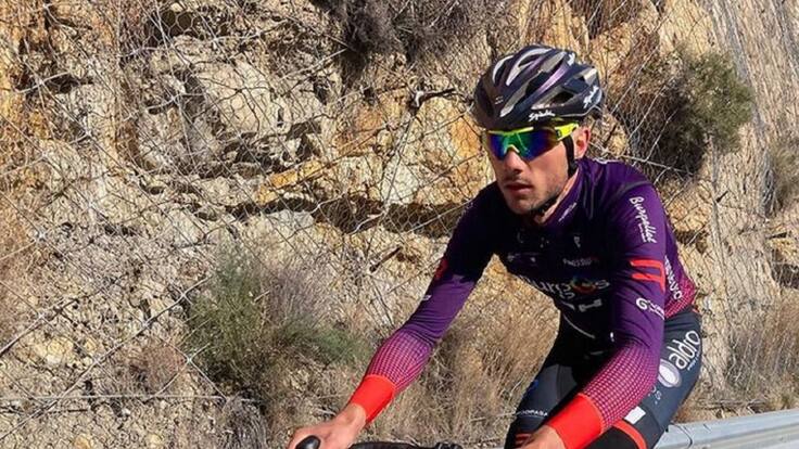 El ciclista arandino Mario Aparicio repasa en El Banquillo su debut profesional en las filas del Burgos BH este domingo en la Clásica de la Comunitat Valeciana 1969