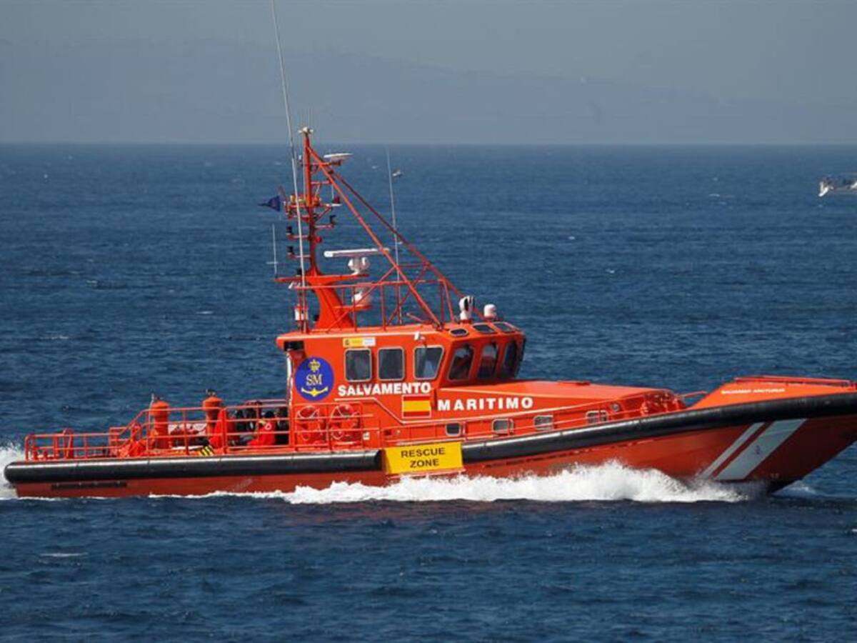 Trasladan al puerto de Algeciras a siete personas rescatadas en el Estrecho