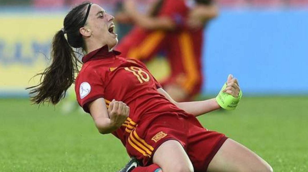 Eva Navarro celebrando el campeonato de Europa sub17 ante Alemania