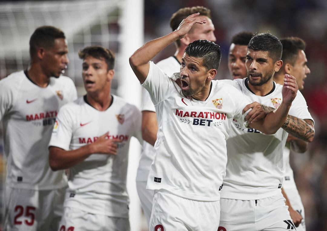 Nolito celebrando el primer gol del Sevilla en el Pizjuán