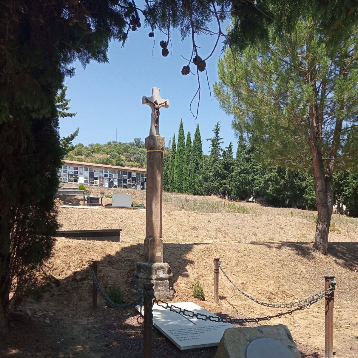 Concluyen las obras de la nueva cruz de término de la basílica de la Peña