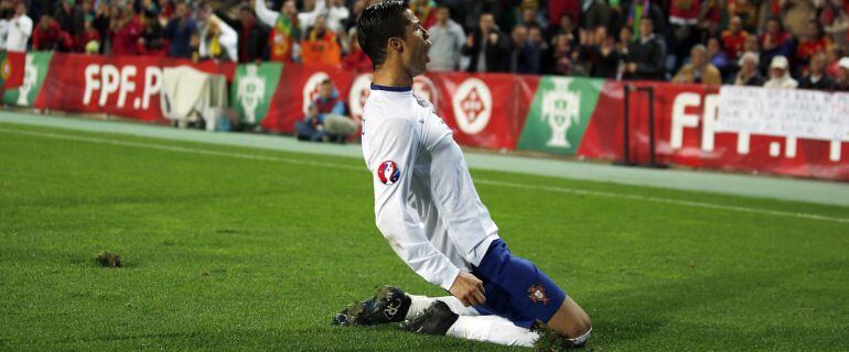 Cristiano Ronaldo celebra su gol ante Armenia que le convierte en máximo goleador en Europa.