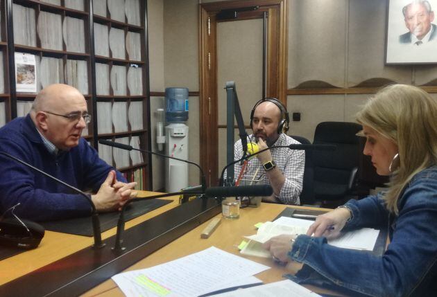 Mercedes Sanz de Andrés y Guillermo Herrero durante su intervención en el primer programa de SER Cofrade Segovia