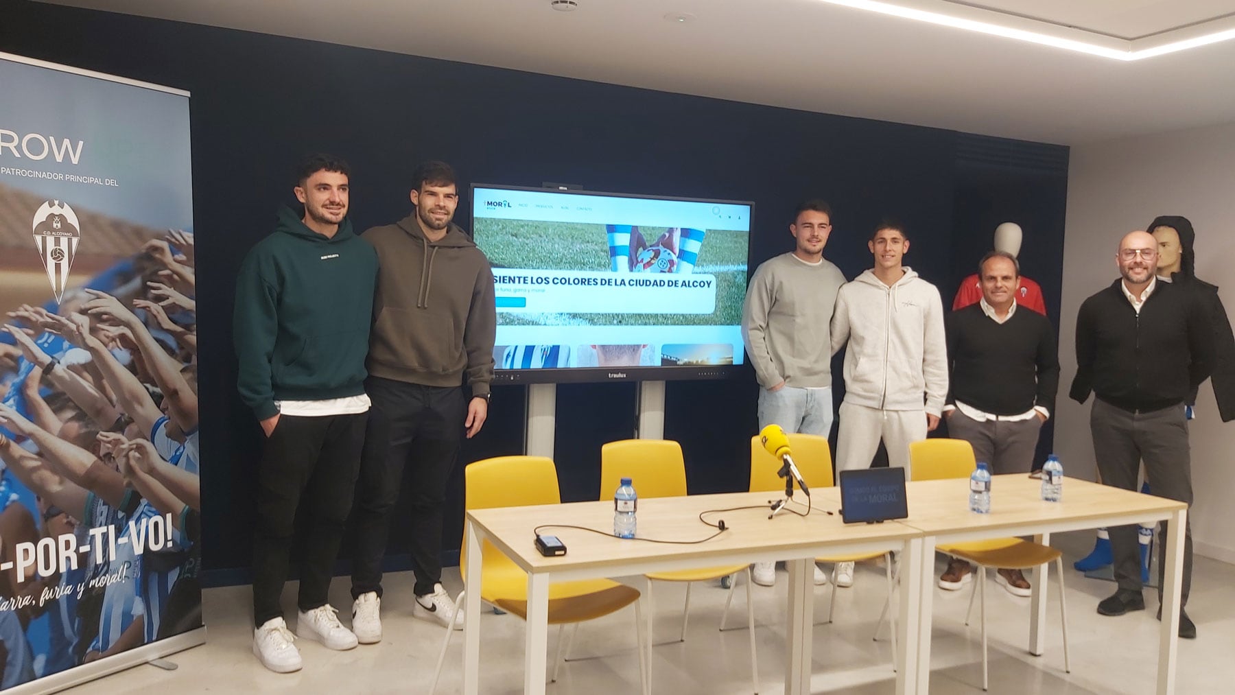 Ferni, Carlos Blanco, Andrés Rodríguez y Farru, junto a Josele González y Miguel Ángel Llorens, en la presentación de la nueva web del CD Alcoyano en la sede de Grow Up