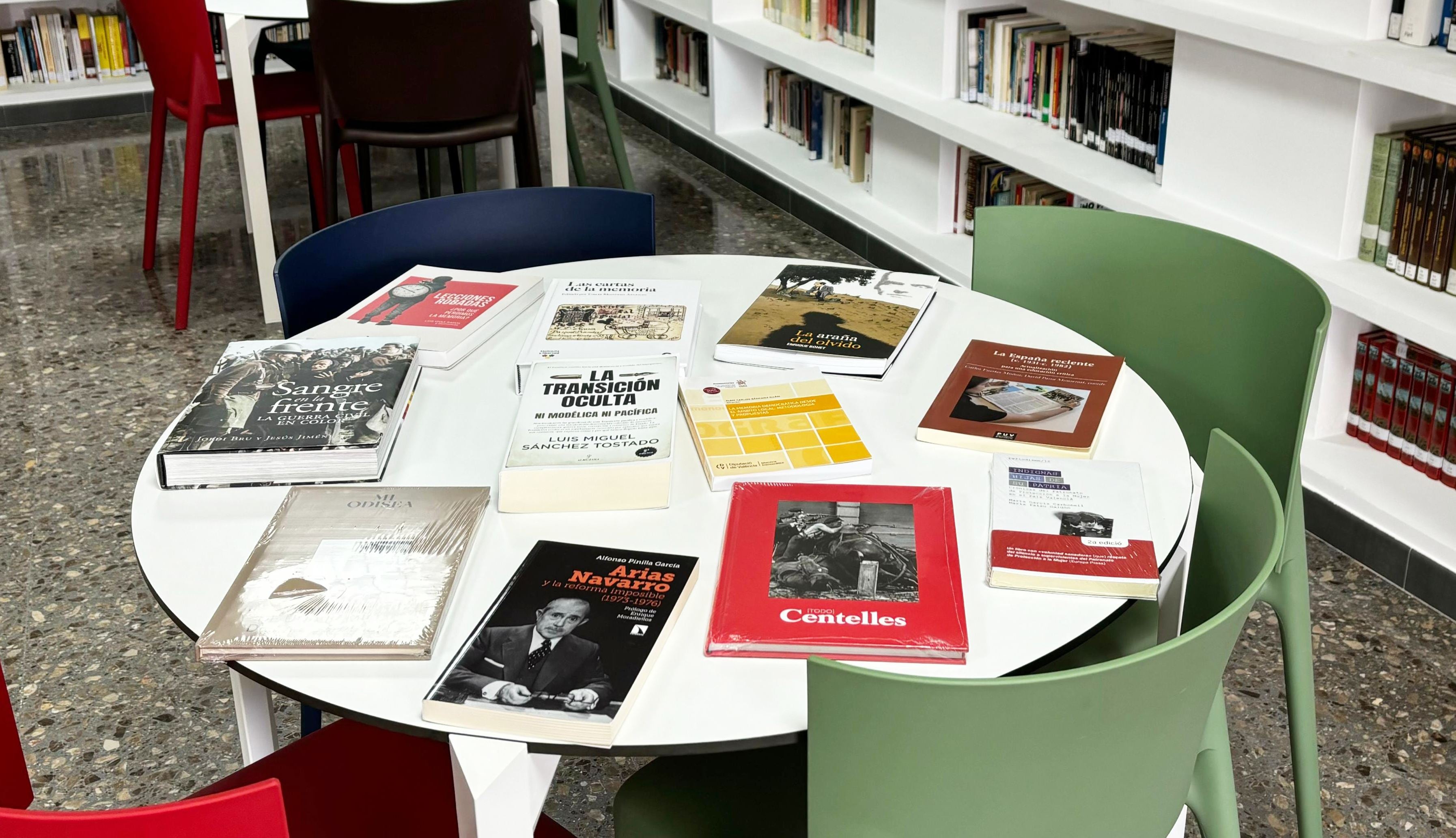 Los nuevos libros seleccionados en la biblioteca del Palomar. Fuente: Diputació de València