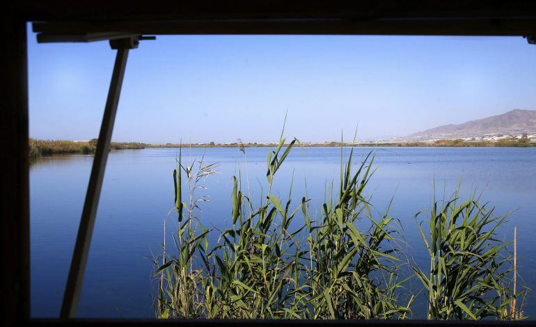 Vista de la Albufera de Adra (Almería) que es un lugar con extraordinarios valores naturales y constituye también un espacio para la ciencia y para la educación en el mar Mediterráneo. EFE/J. J. Guillén
