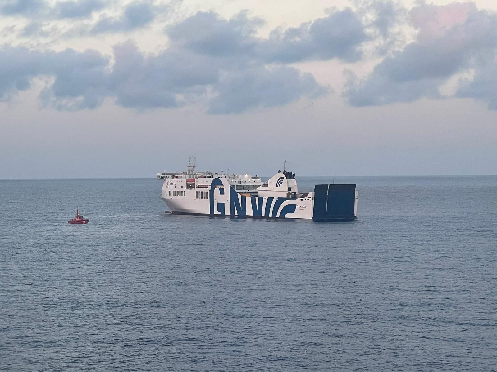 Barco siniestrado (Salvamento Marítimo)