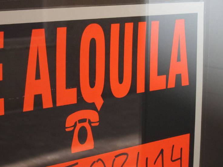 Cartel de &#039;Se Alquila&#039; en una vivienda