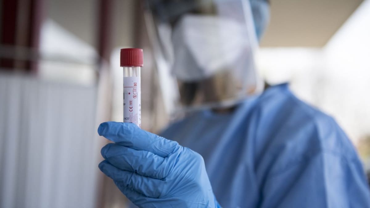 El Hospital del Bierzo reabre la 1-A y focaliza los test rápidos entre el personal sanitario y de residencias