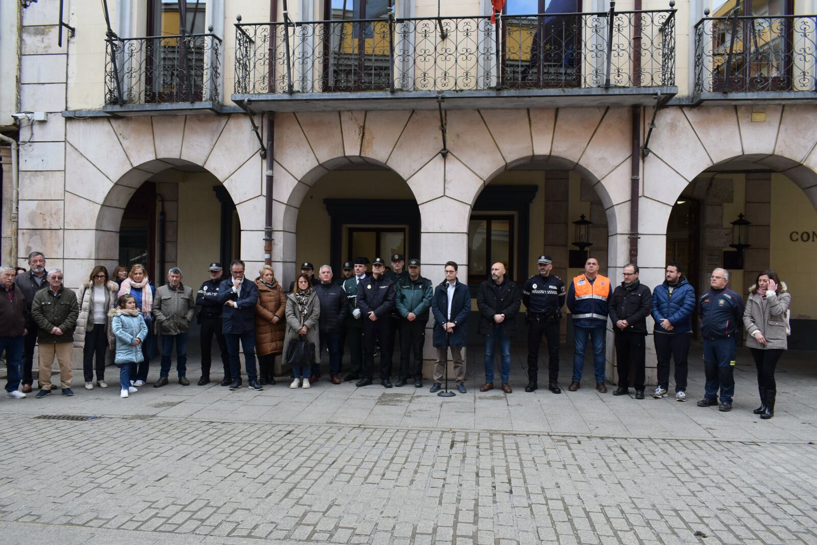 Concentración silenciosa en Aranda por el asesinato de dos guardias civiles