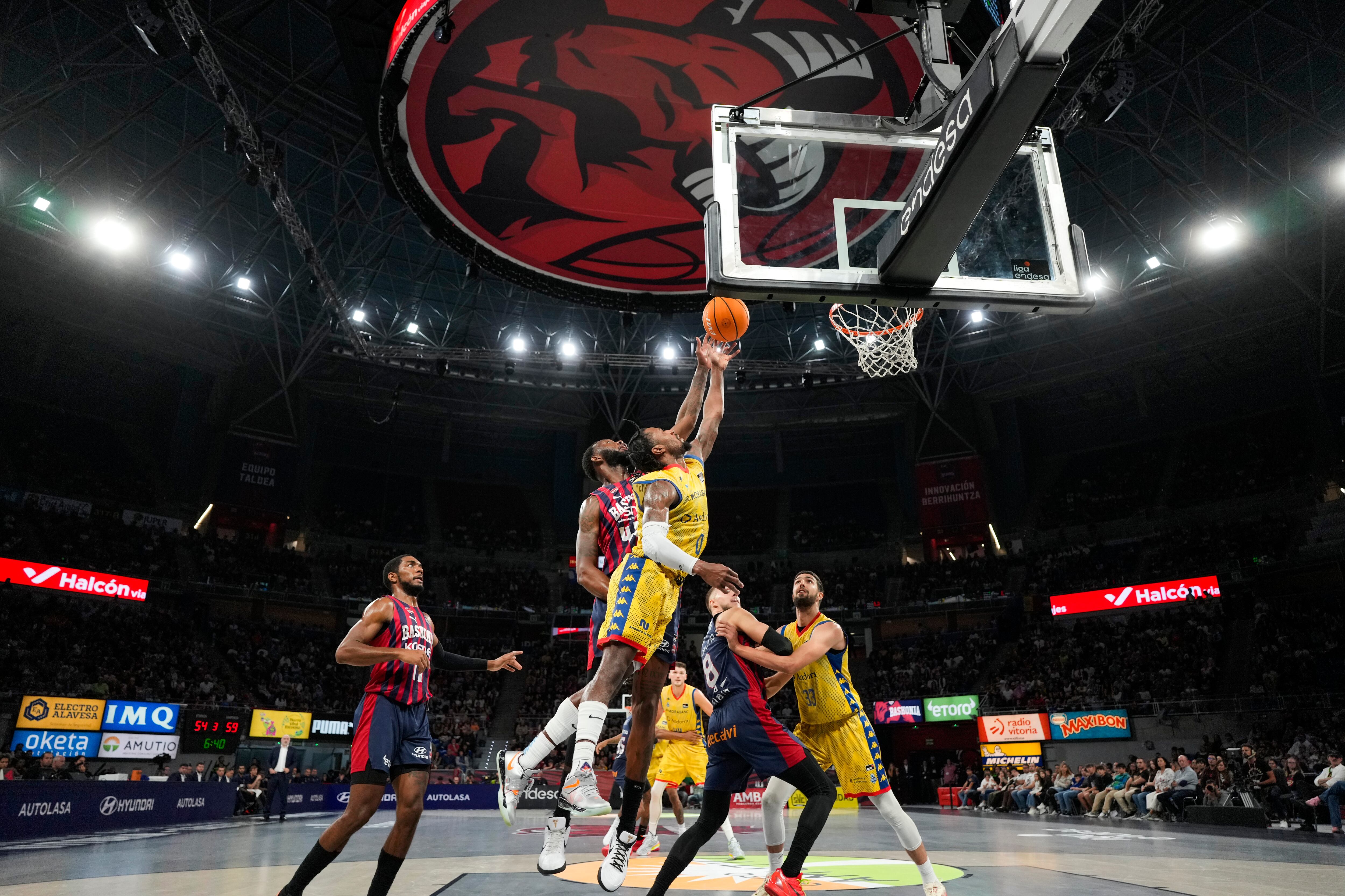 Partit de la Lliga Endesa entre Saski Baskonia i MoraBanc Andorra disputat aquest dissabte al Fernando Buesa Arena.