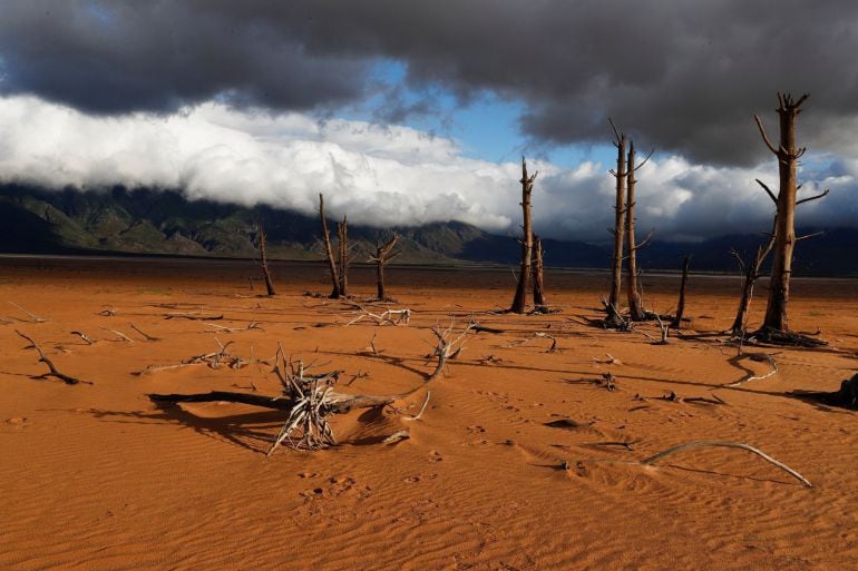 Ciudad del Cabo se convertirá en la primera ciudad importante en la historia reciente en quedarse sin agua.