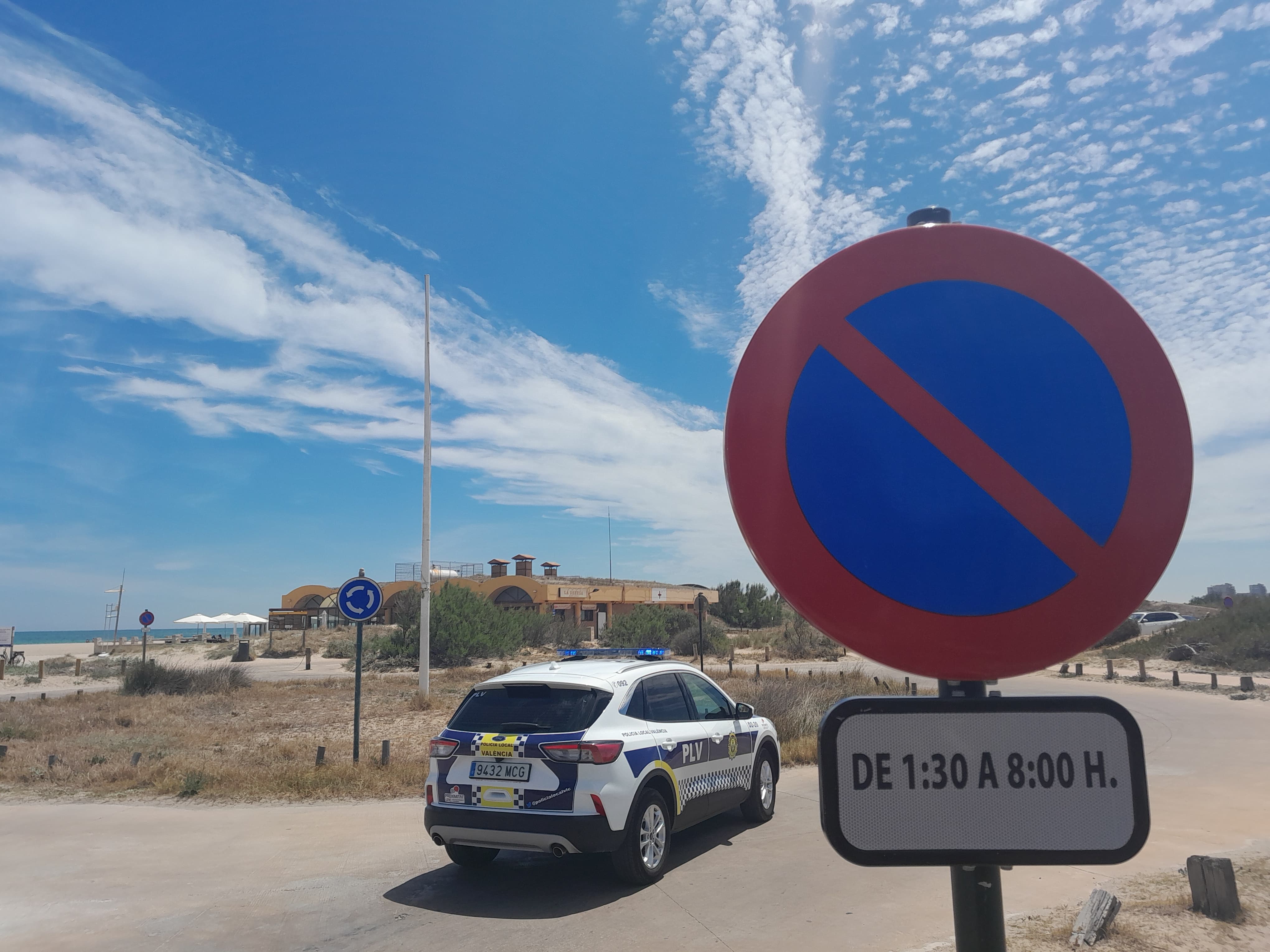 Nuevas señales de prohibido aparcar en la Devesa de València