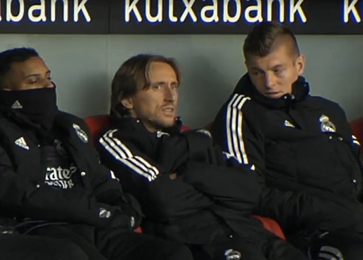 Modric y Kroos, en el banquillo de San Mamés.