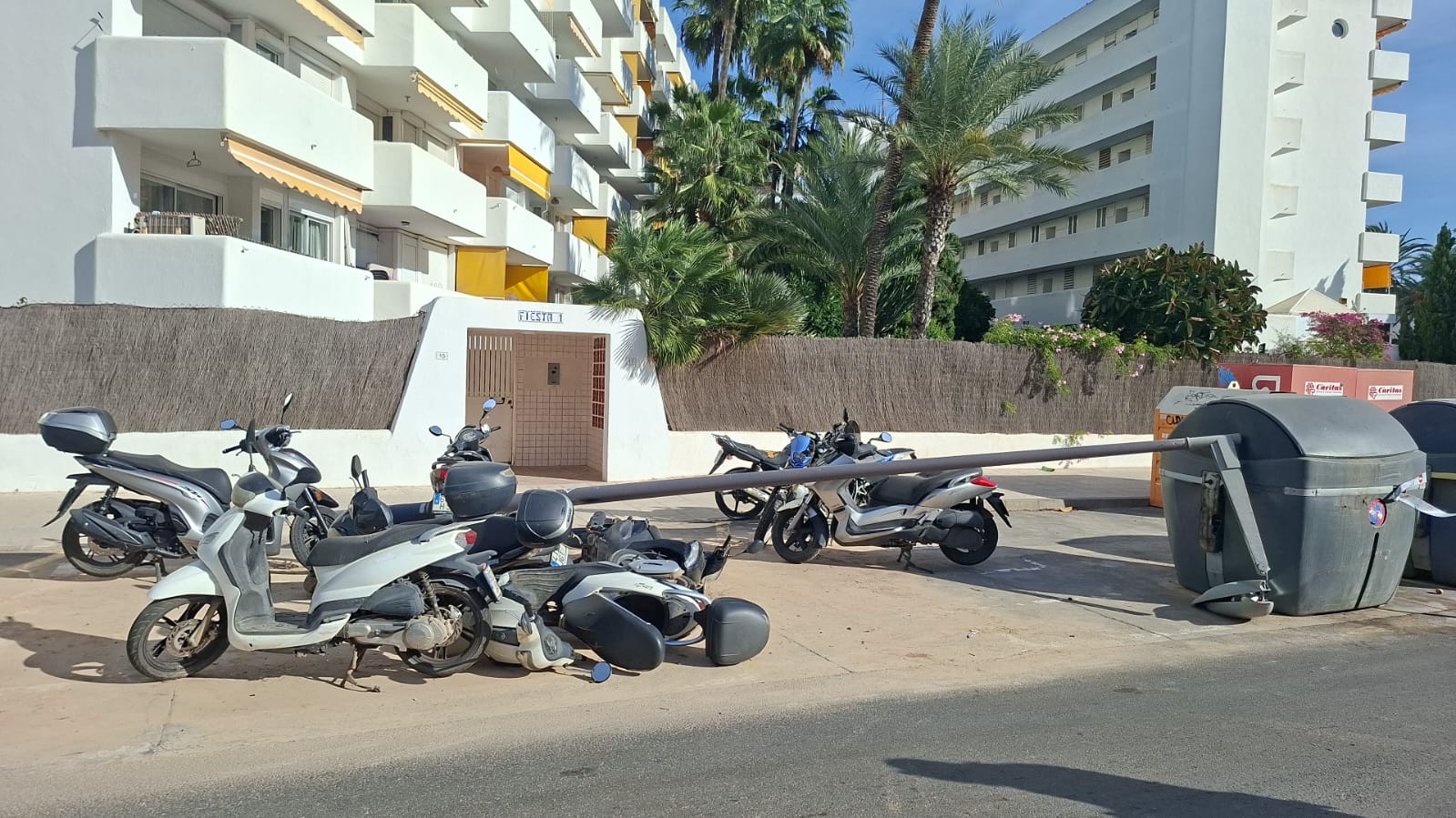 Imagen de la farola caída