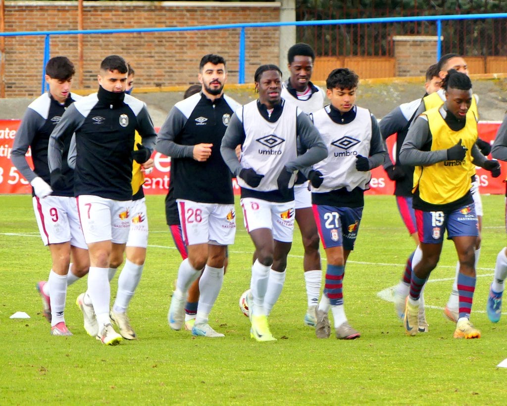 jugadores del Real Ávila en uno de los primeros entrenamientos del año