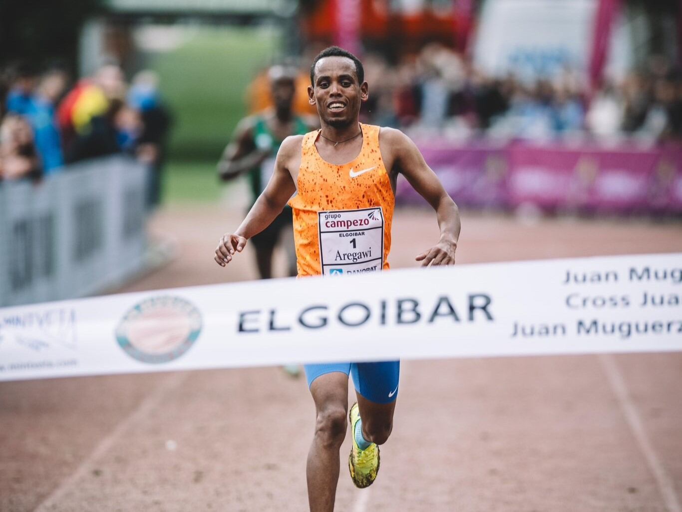 Berihu Aregawi vuelve a encu,brarse como ganador del Cross Internacional Juan Mugerza de Elgoibar en una apretada competición / Foto: @CrossElgoibar