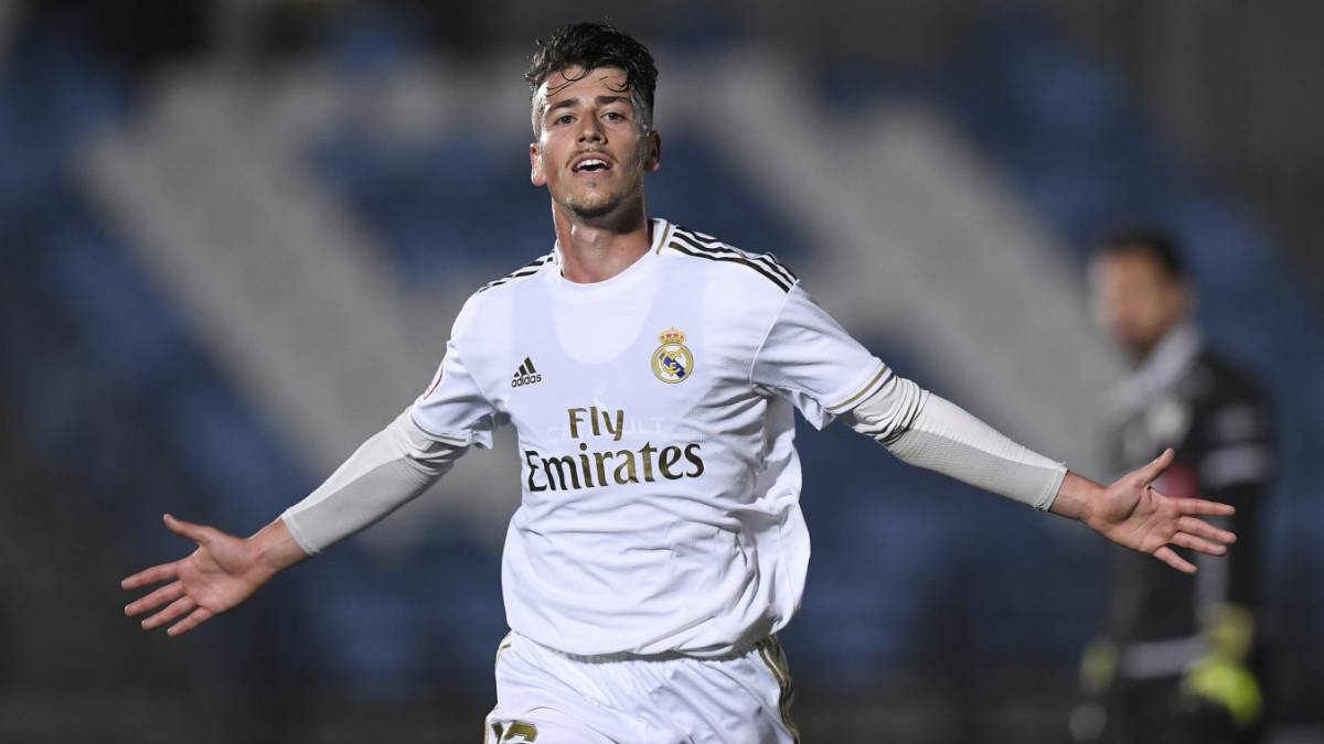 Antonio Blanco celebra un gol con el Real Madrid Castilla.