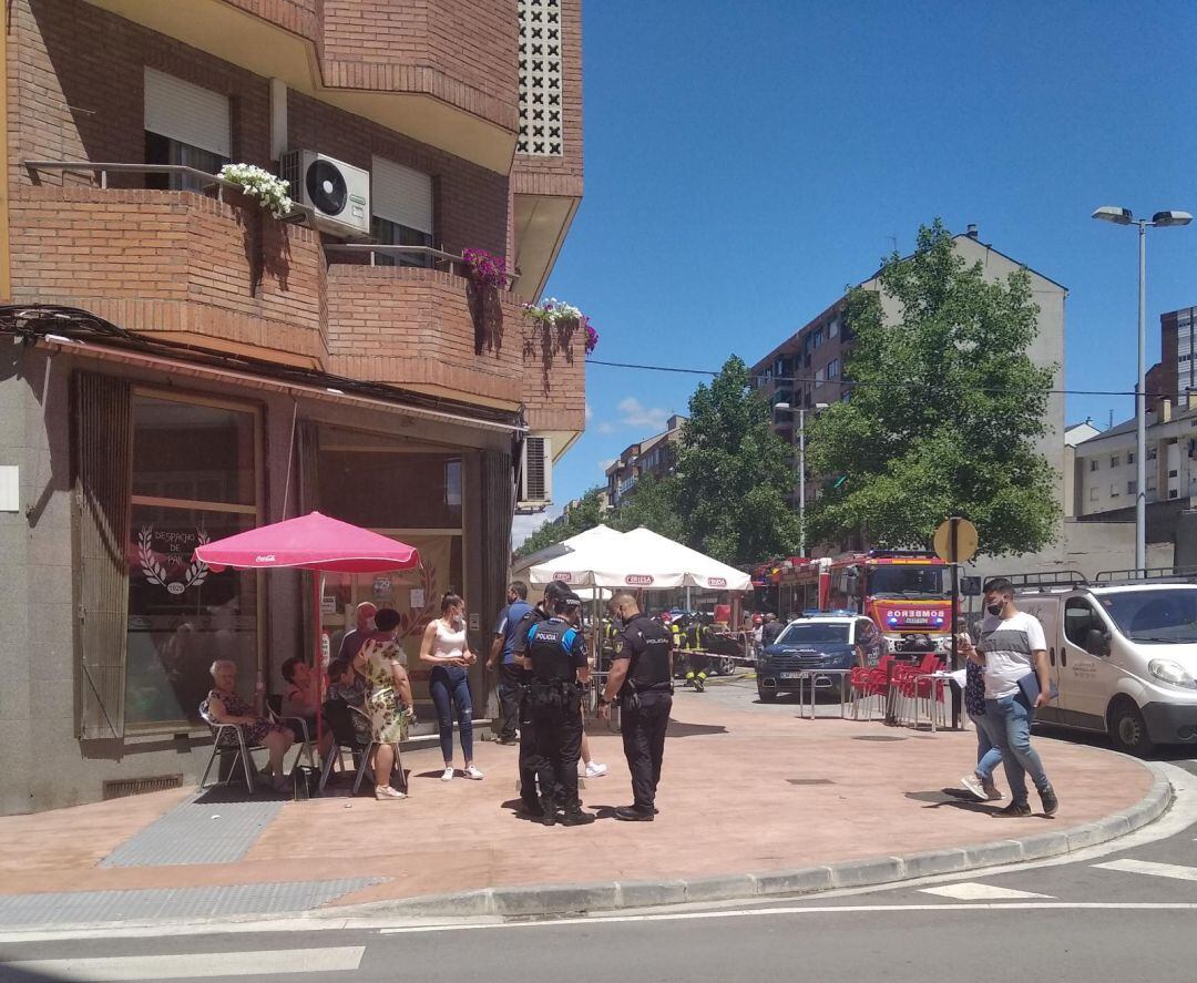 La policía y los bomberos se han desplazado hasta el lugar del suceso