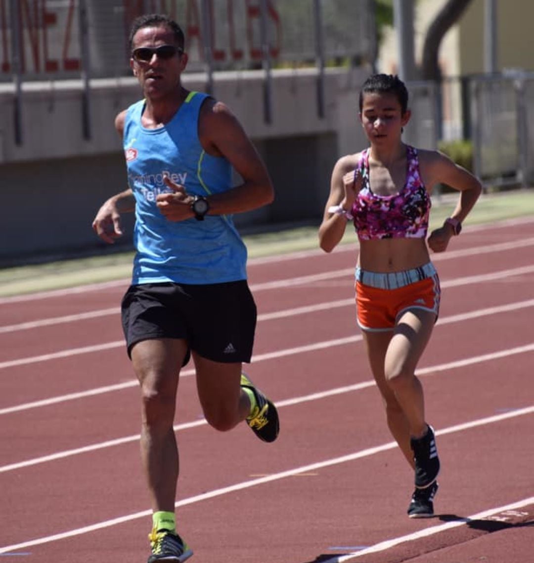 Julio Rey, entrenando con su hija en 2019