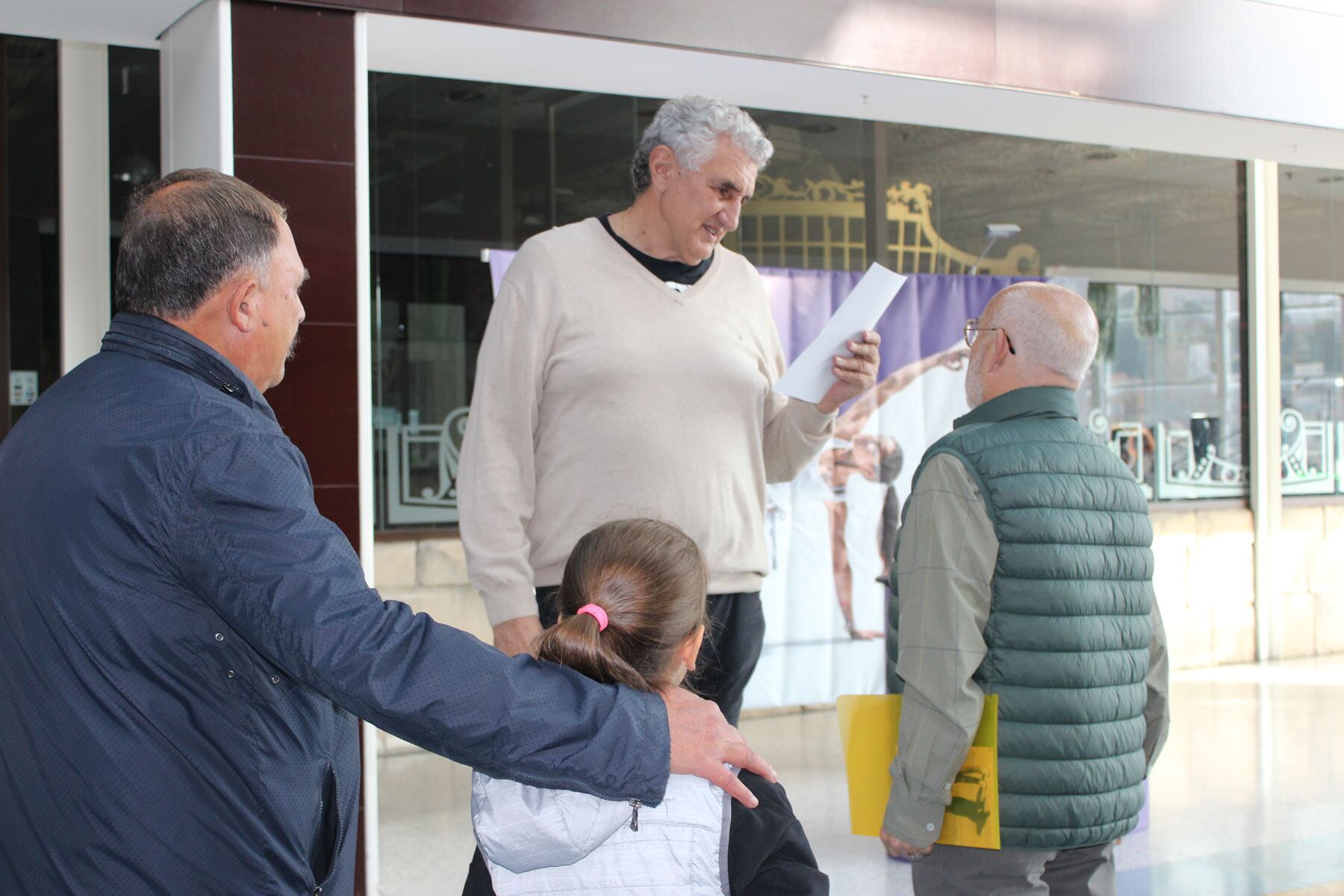 Romay ha atendido a seguidores alcoyanos de todas las edades